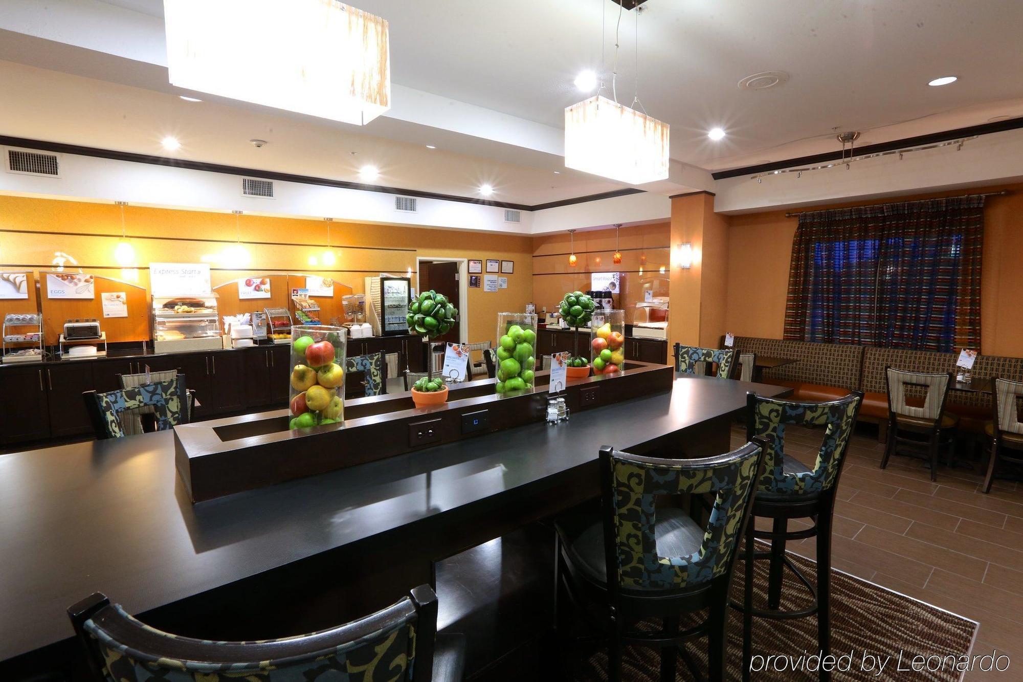 Holiday Inn Express Hotel & Suites Dallas West By Ihg מראה חיצוני תמונה