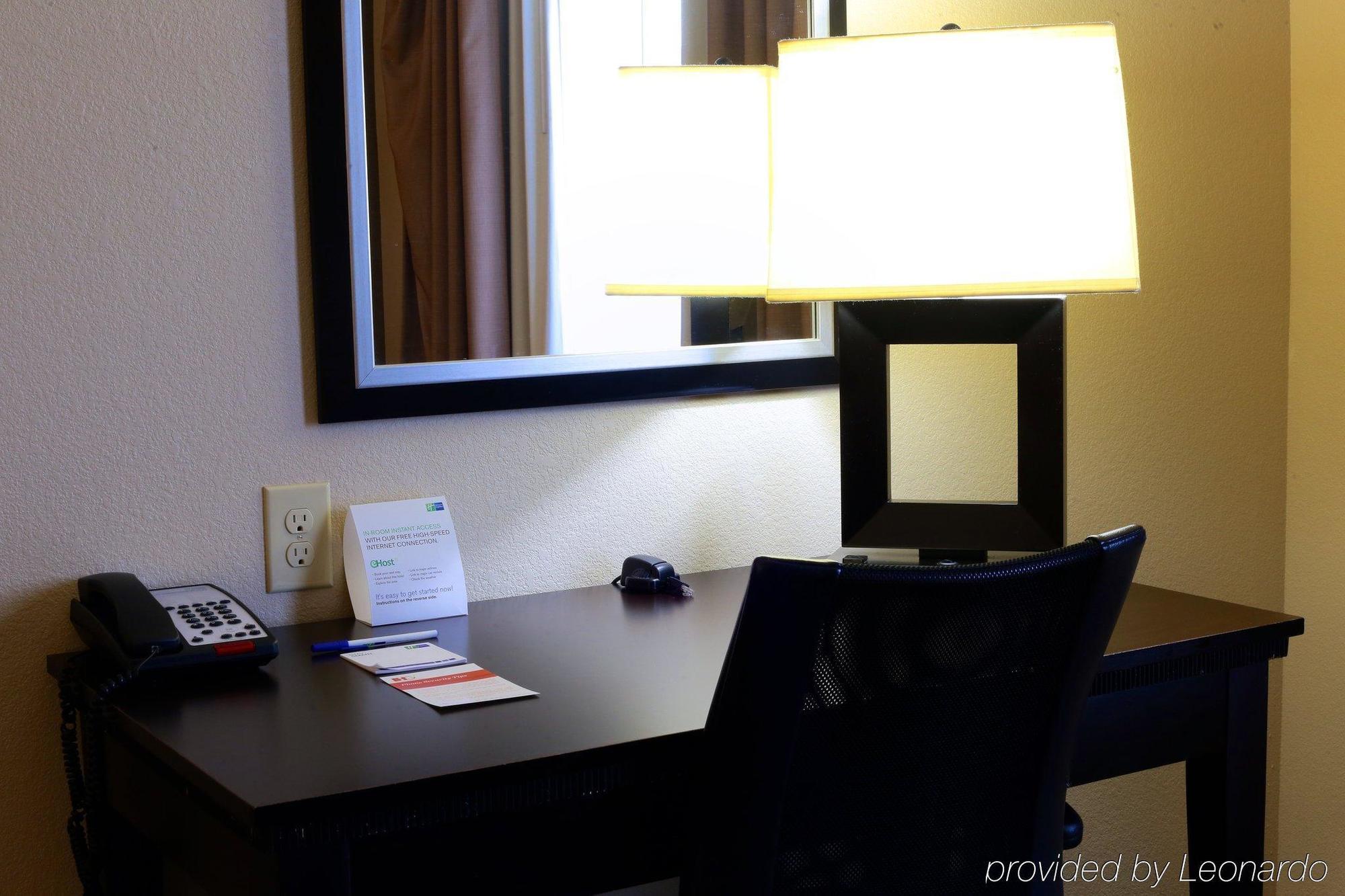 Holiday Inn Express Hotel & Suites Dallas West By Ihg מראה חיצוני תמונה
