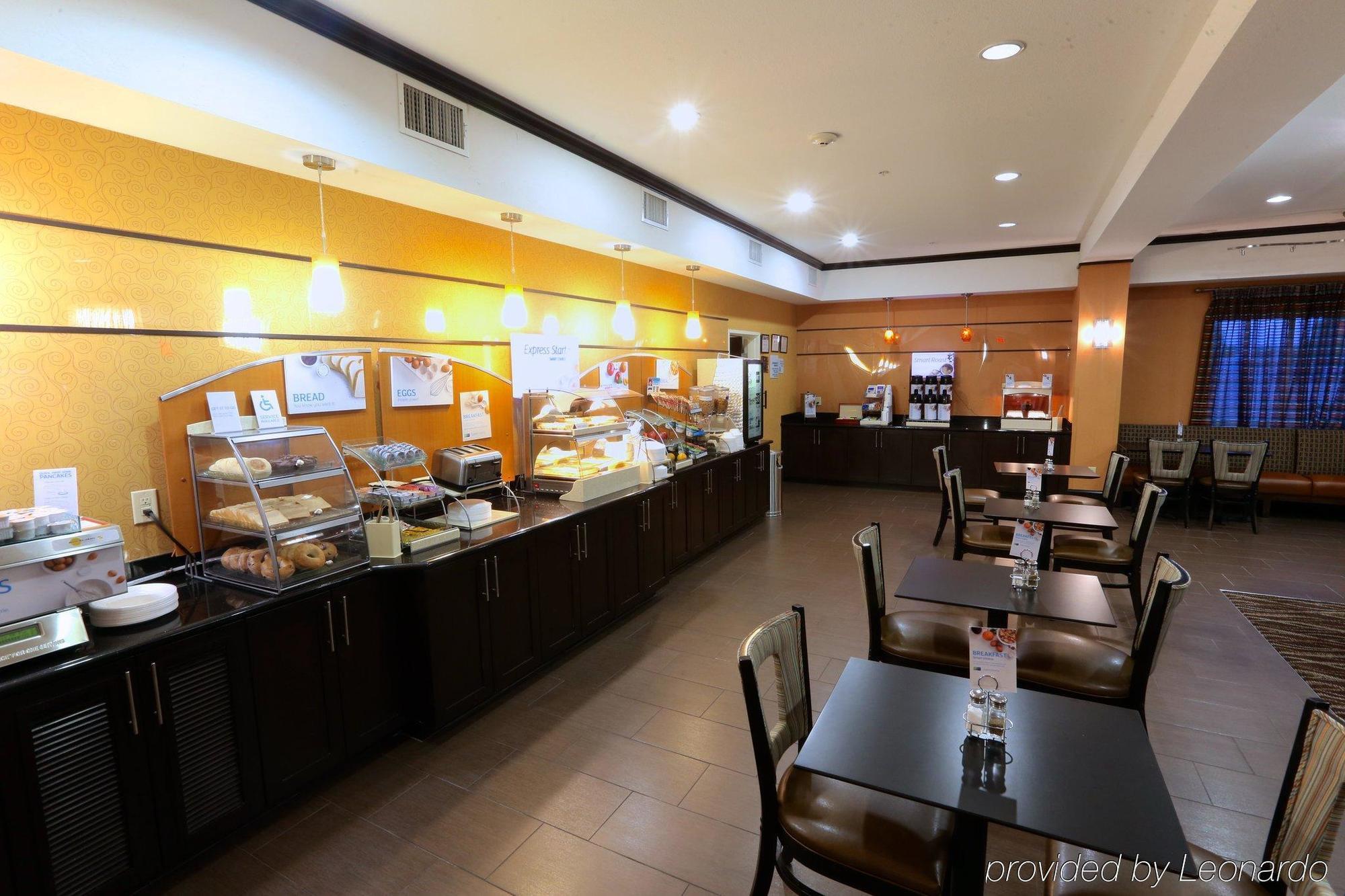 Holiday Inn Express Hotel & Suites Dallas West By Ihg מראה חיצוני תמונה